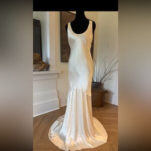 Lulu's Elegant White Wedding Dress